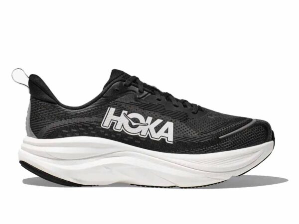 men's skyflow running shoes in black/white