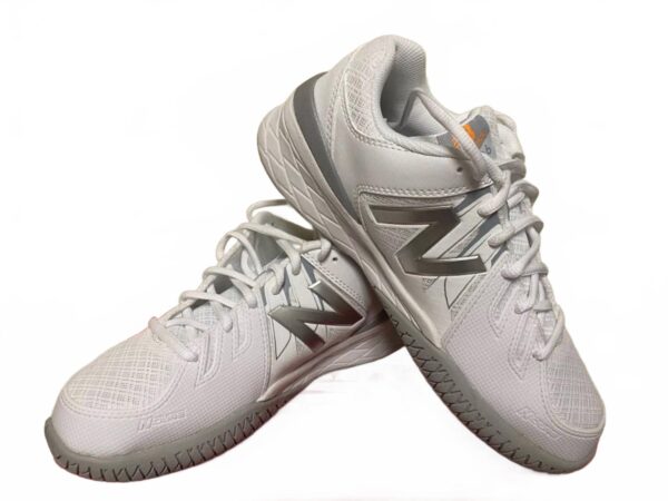 women's tennis-hard court shoe in white/grey